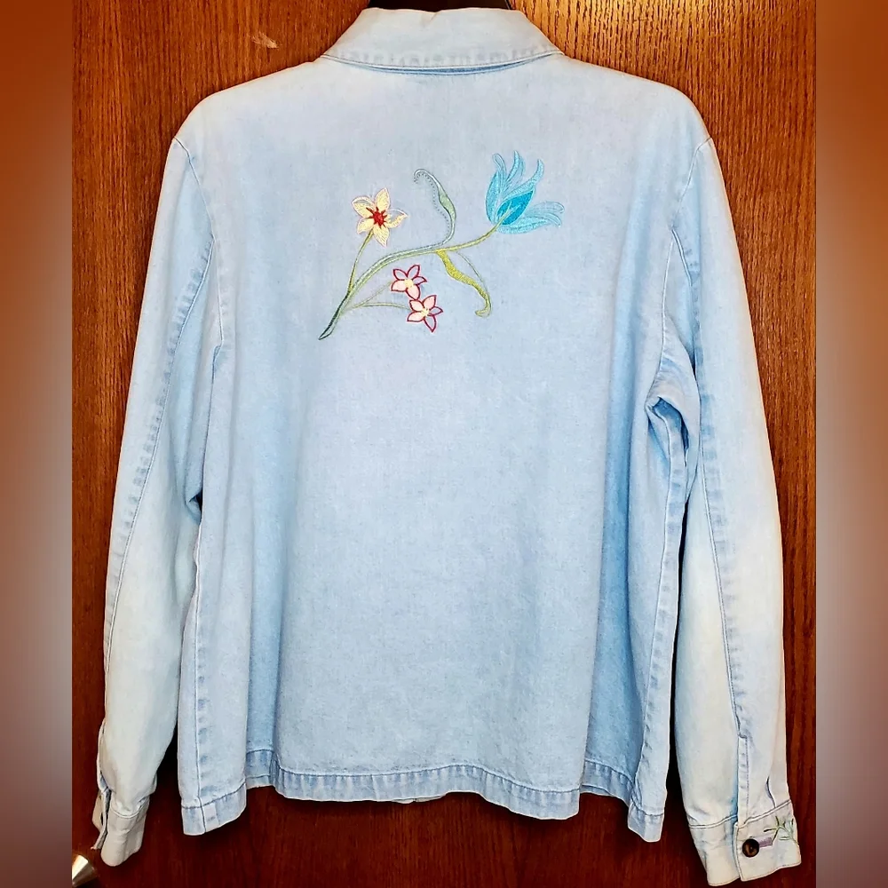 Coldwater Creek Light Blue Cotton Shirt/Shacket w/ Pretty Floral Embroidery Sz L - Picture 3 of 10